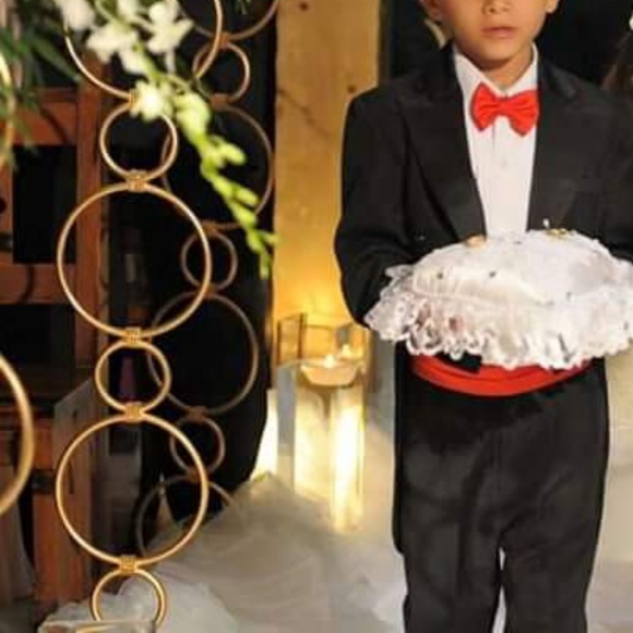 Suits - Picture 2 of 2